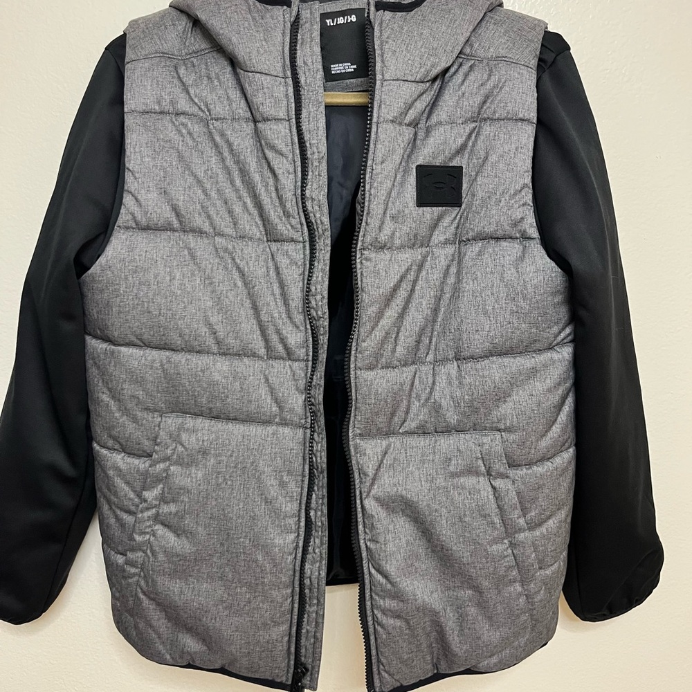 Youth XL Under Armour Heather Gray and Black Jacket